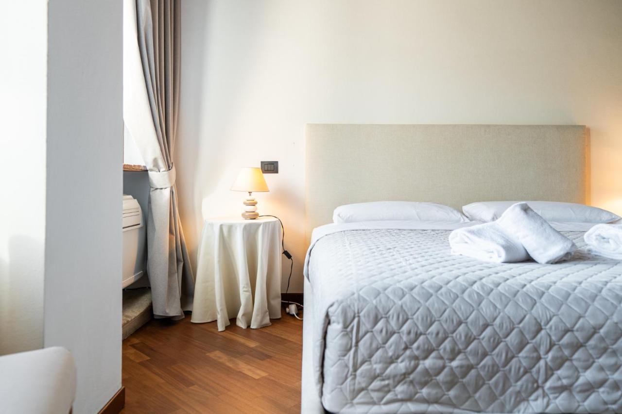 Domus Verona - Residenza Merici Bagian luar foto