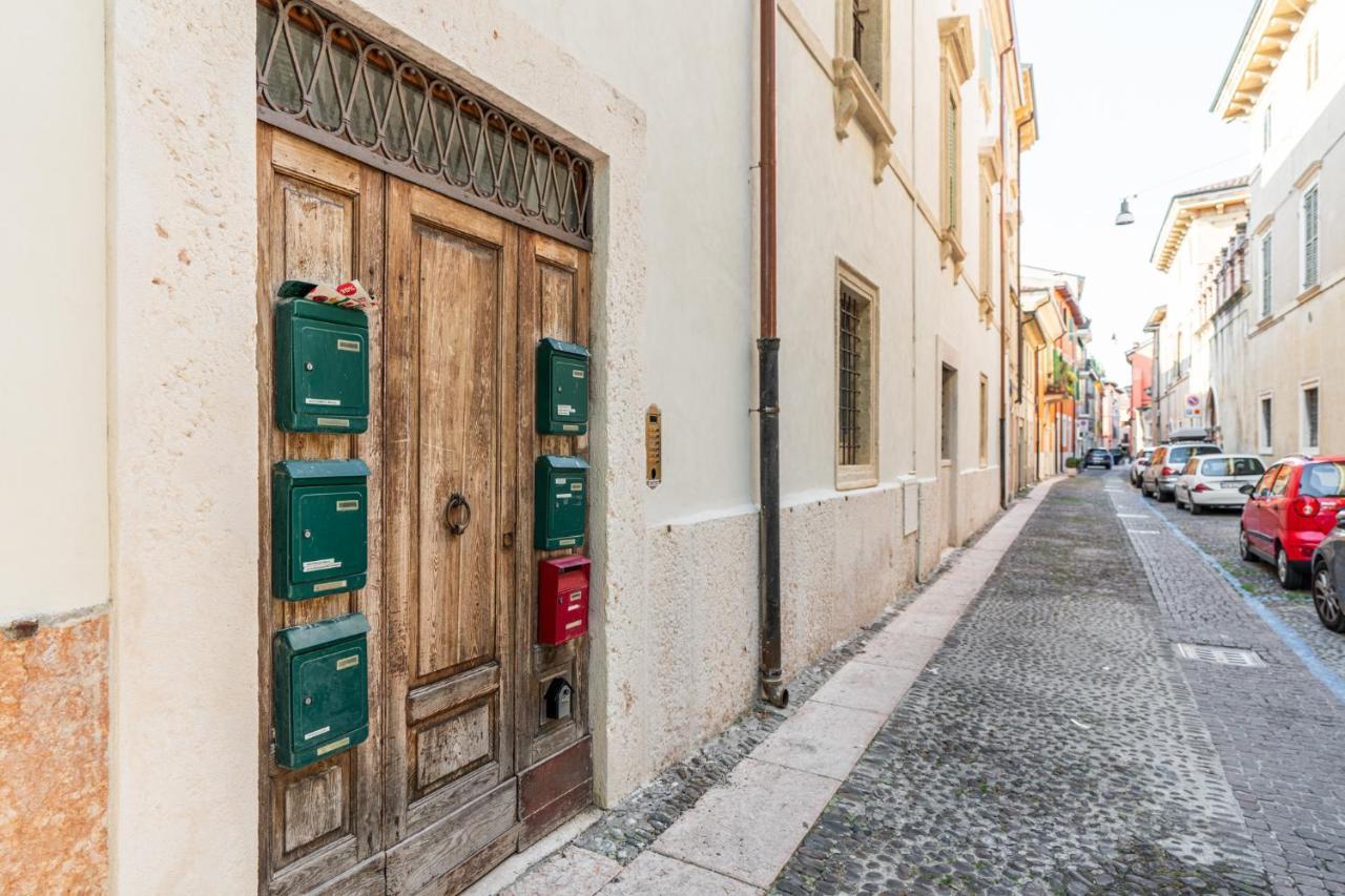 Domus Verona - Residenza Merici Bagian luar foto